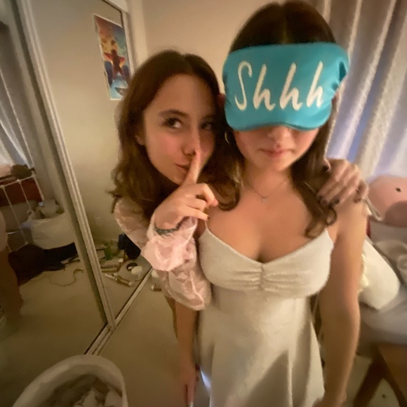 Meet your Posher, Elyse - Picture 1 of 1